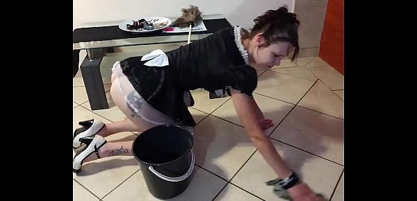 trendsFrench maid gets piss in her face and cleans it